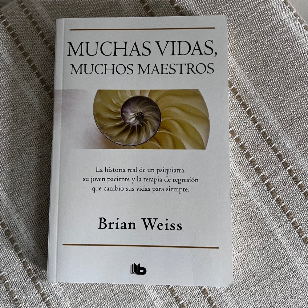 Muchas Vidas, Muchos Maestros Book.  As a traditional psych